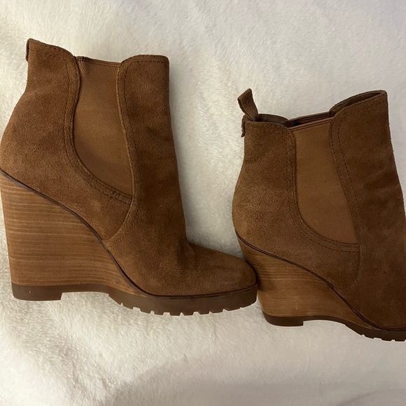 Booties in perfect conditions. Wore only twice. Nice to were casual. - Picture 5 of 5